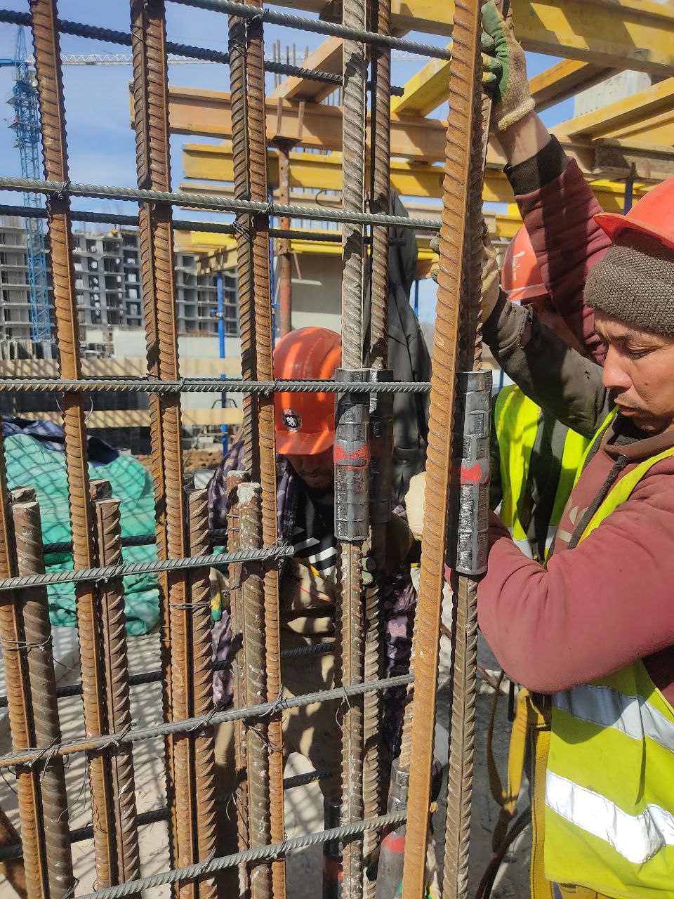 Соединение арматуры в каркасе